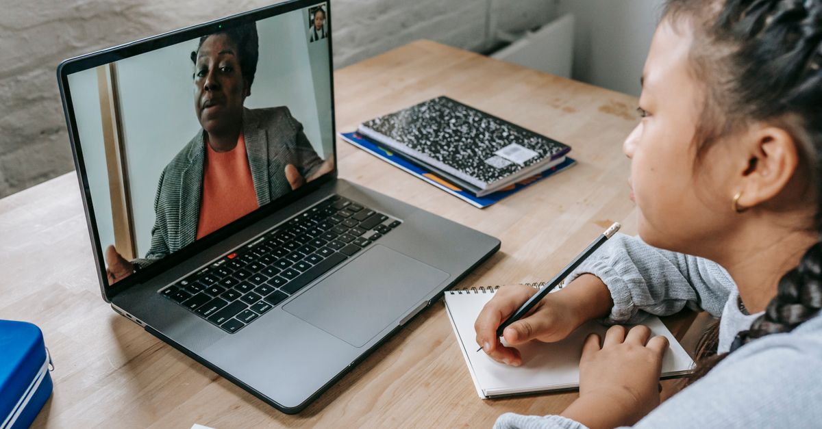 A private lesson onboarding checklist beside a laptop, ready for a first-week student setup.
